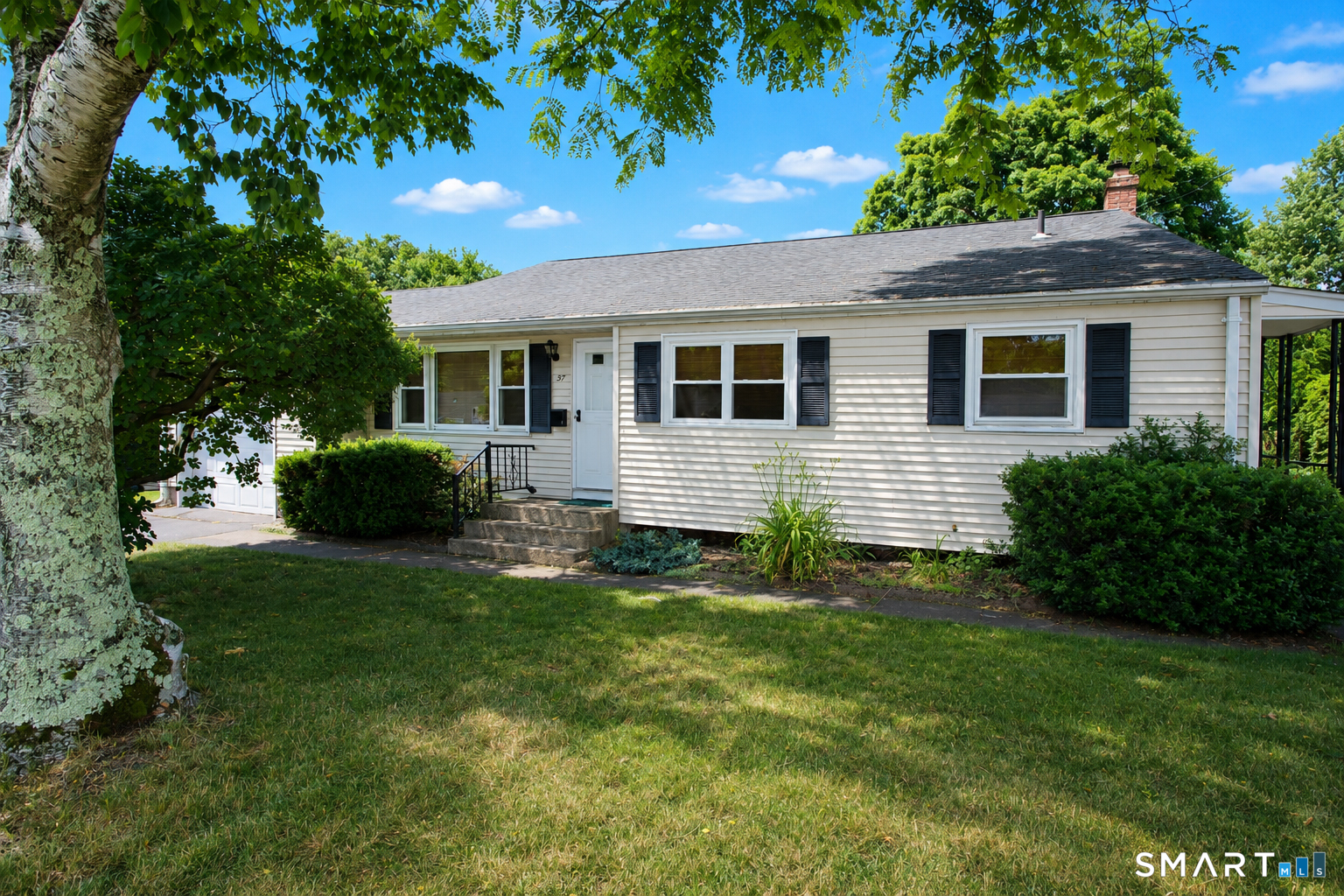 57 Grande Road East Hartford, CT 06118 - Photo 1 of 22