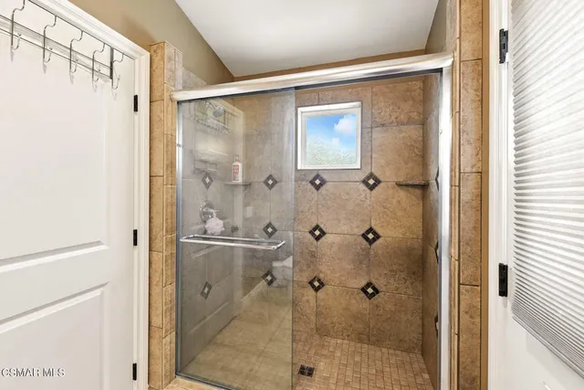 a view of a dinning table and chairs in patio