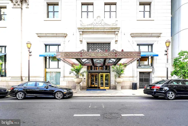 a car parked in front of a building