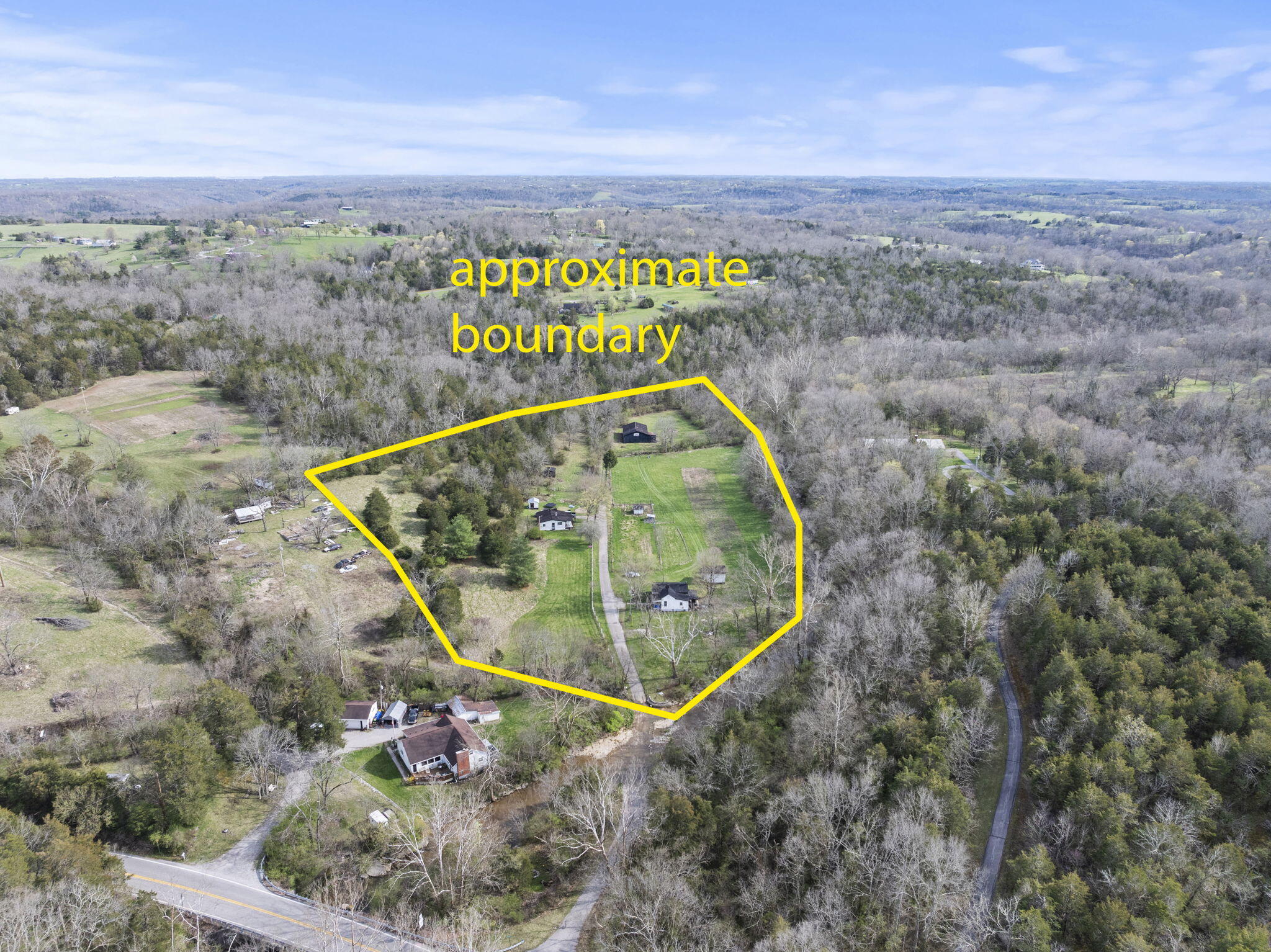 121 Johnson Road Lexington, KY 40515 - Photo 6 of 42 2-web-or-mls-DJI_20250401170722_0161_D