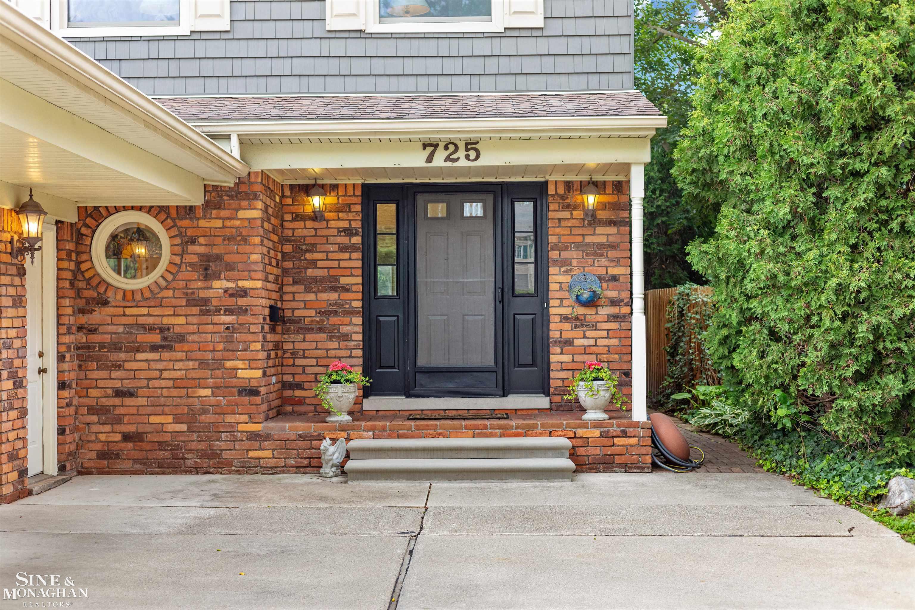 725 Fisher Road Grosse Pointe, MI 48230 - Photo 4 of 63 50211891-643fc428-9aaf-4e59-a1db-1a546298b2d0.JPG