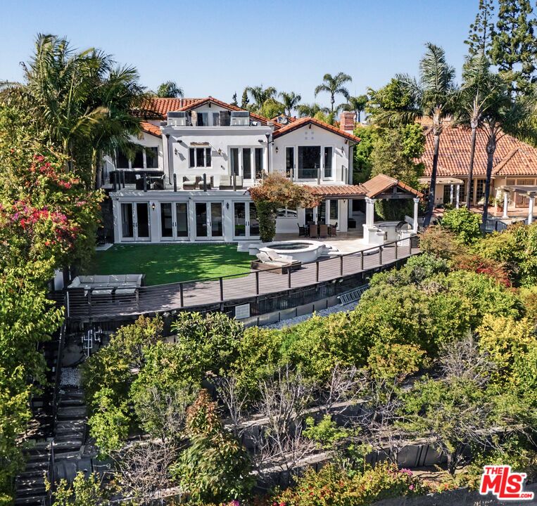 12608 Promontory Road Los Angeles, CA 90049 - Photo 25 of 59