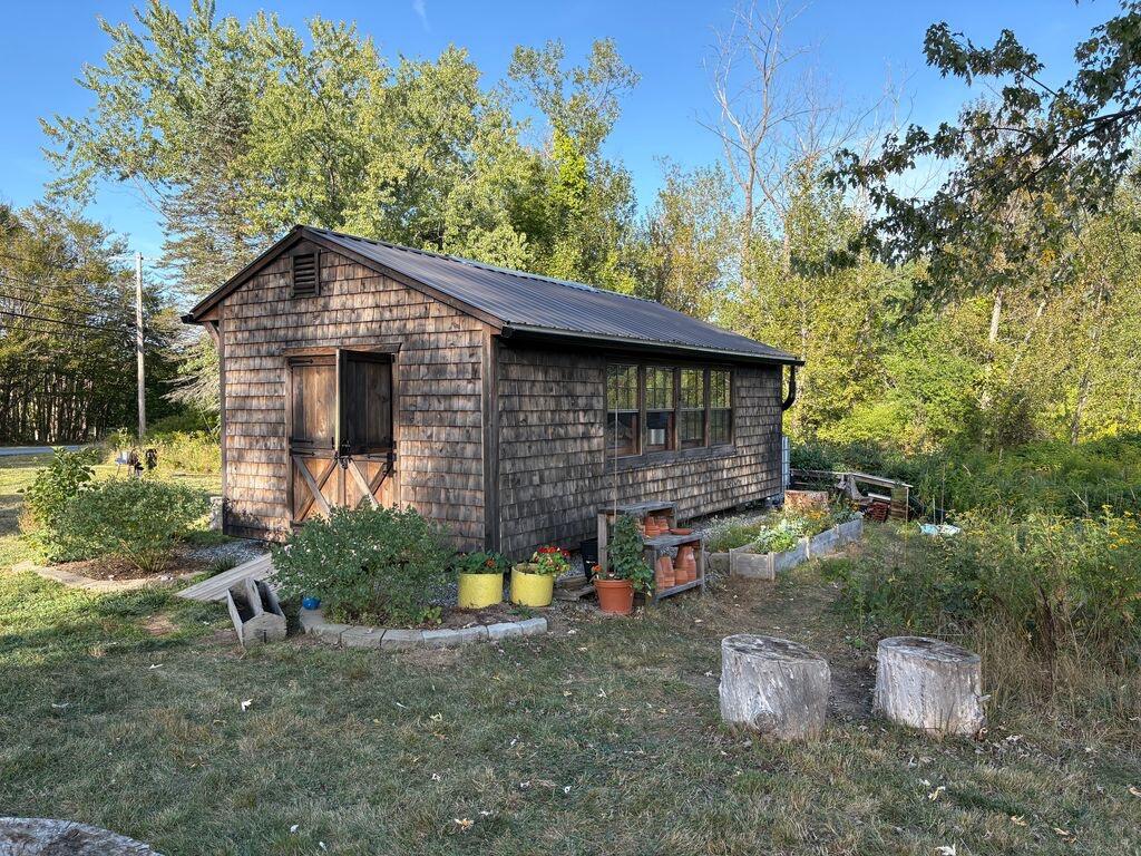 1612 U.S. Rte 1 Freeport, ME 04032 - Photo 4 of 17 Side/Back