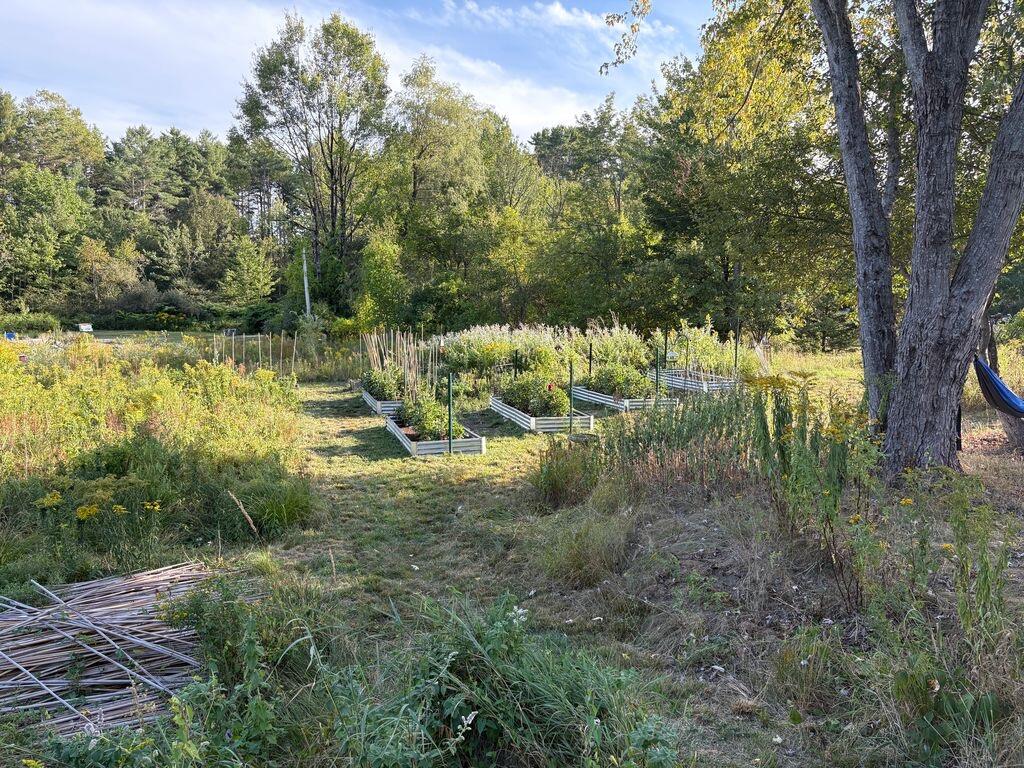 1612 U.S. Rte 1 Freeport, ME 04032 - Photo 7 of 17 Fields and Beds