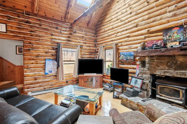 $874,999 | 294 Comfort Trail, Montgomery, NY 12549