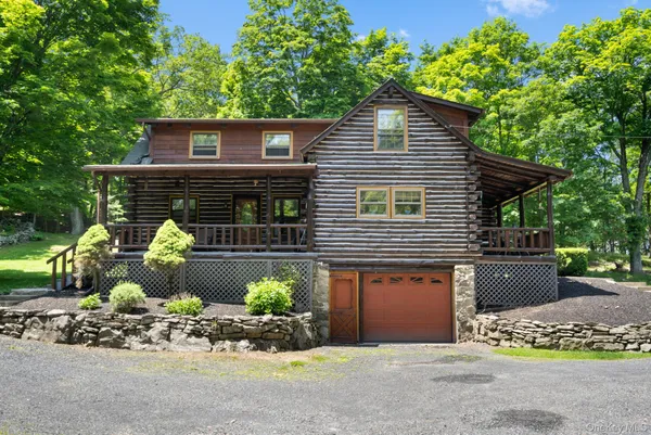 $874,999 | 294 Comfort Trail, Montgomery, NY 12549