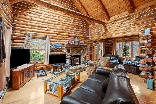 $874,999 | 294 Comfort Trail, Montgomery, NY 12549