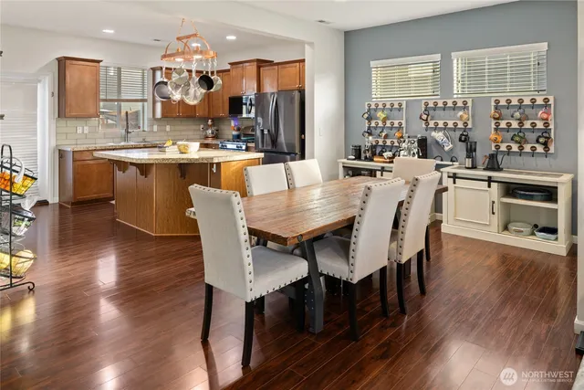 $569,900 | 7907 153rd St Court East, Puyallup, WA 98375