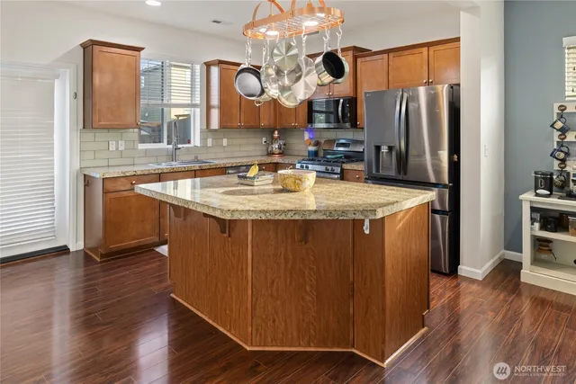 $569,900 | 7907 153rd St Court East, Puyallup, WA 98375