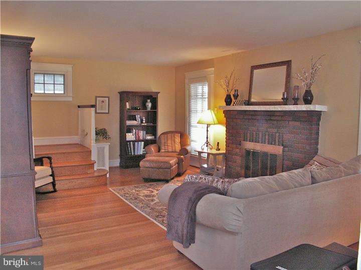 1609 Greenway Road Havertown, PA 19083 - Photo 4 of 24