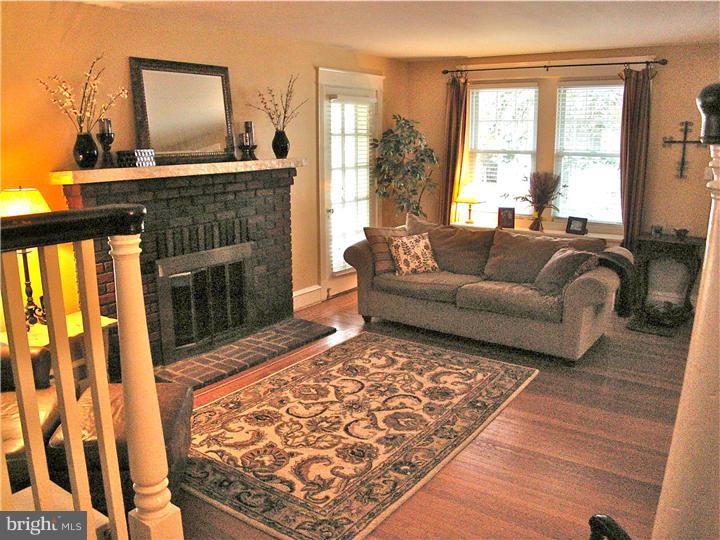 1609 Greenway Road Havertown, PA 19083 - Photo 6 of 24