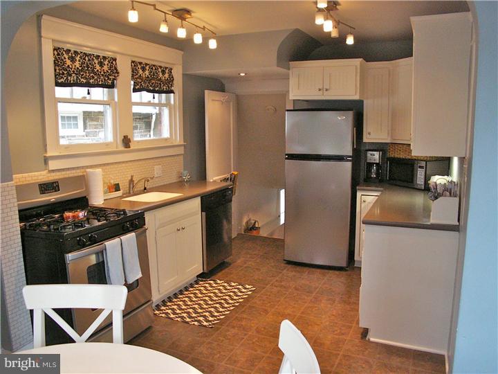 1609 Greenway Road Havertown, PA 19083 - Photo 10 of 24