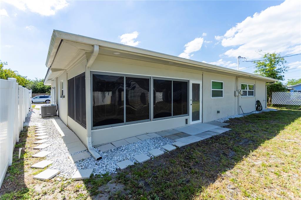 2451 Rutland Lane Clearwater, FL 33763 - Photo 38 of 45