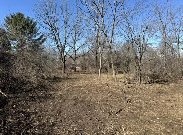 $200,000 | 3120 South Wehr Road, New Berlin, WI 53146