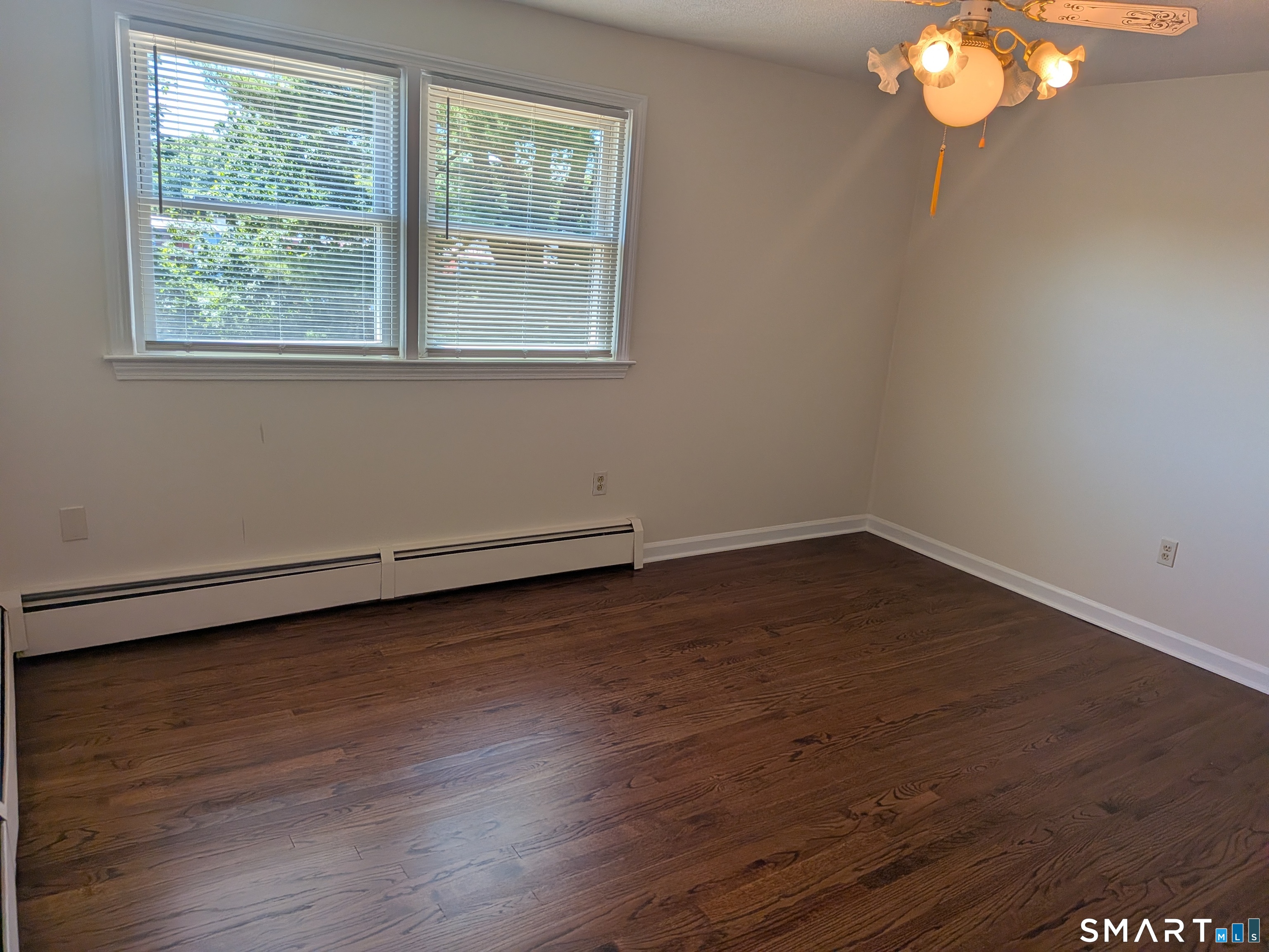 124 Spring Lake Road Waterbury, CT 06706 - Photo 12 of 34 Primary becroom