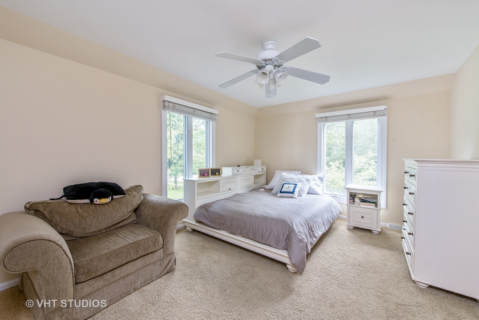 235 Maple Hill Road Glencoe, IL 60022 - Photo 21 of 35 a bedroom with a bed couch and window