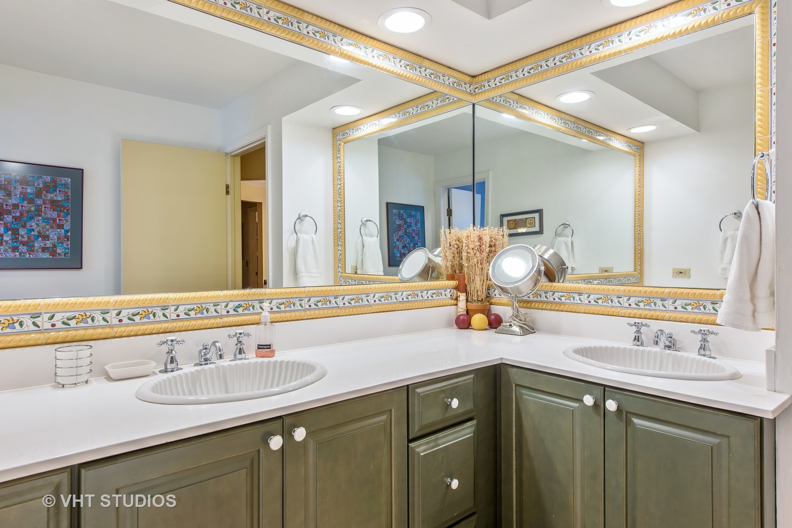 235 Maple Hill Road Glencoe, IL 60022 - Photo 22 of 35 a bathroom with a sink and a mirror