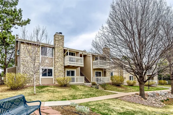 a view of a yard in front of house