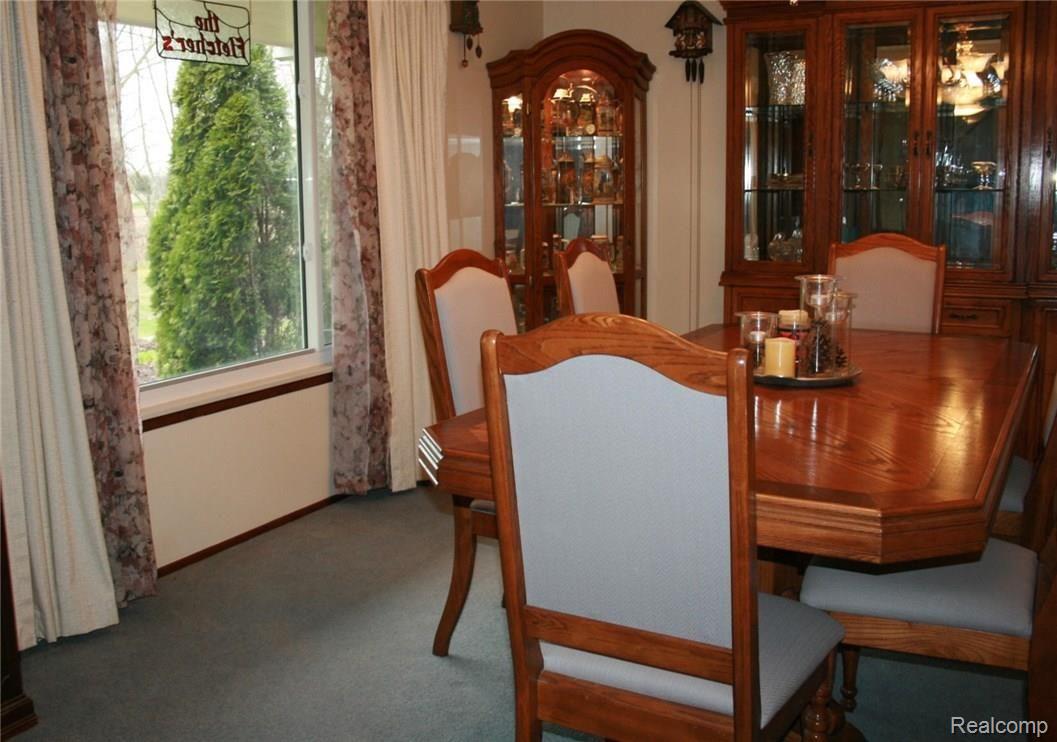 9663 Peer Road South Lyon, MI 48178 - Photo 13 of 18 6 din.jpg