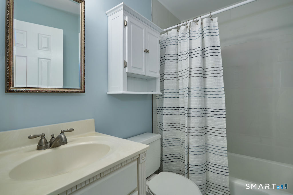 6 Hollyberry Lane, Unit 6 Ridgefield, CT 06877 - Photo 13 of 31 Primary bath with new tile surround