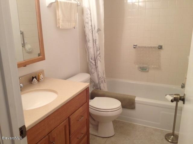 2696 Golf Lake Circle, Unit 313 Melbourne, FL 32935 - Photo 7 of 12 MASTER BATH