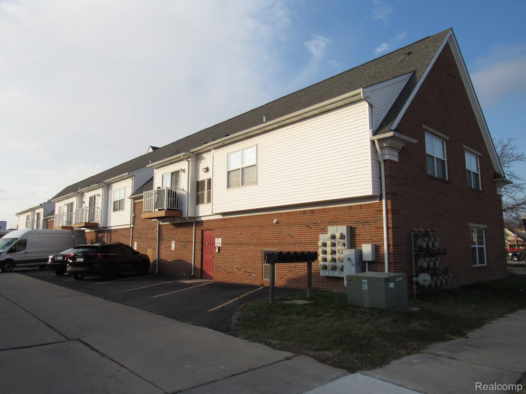 1125 Eureka Road, Unit 203 Wyandotte, MI 48192 - Photo 3 of 17 1125 EUREKA #203
