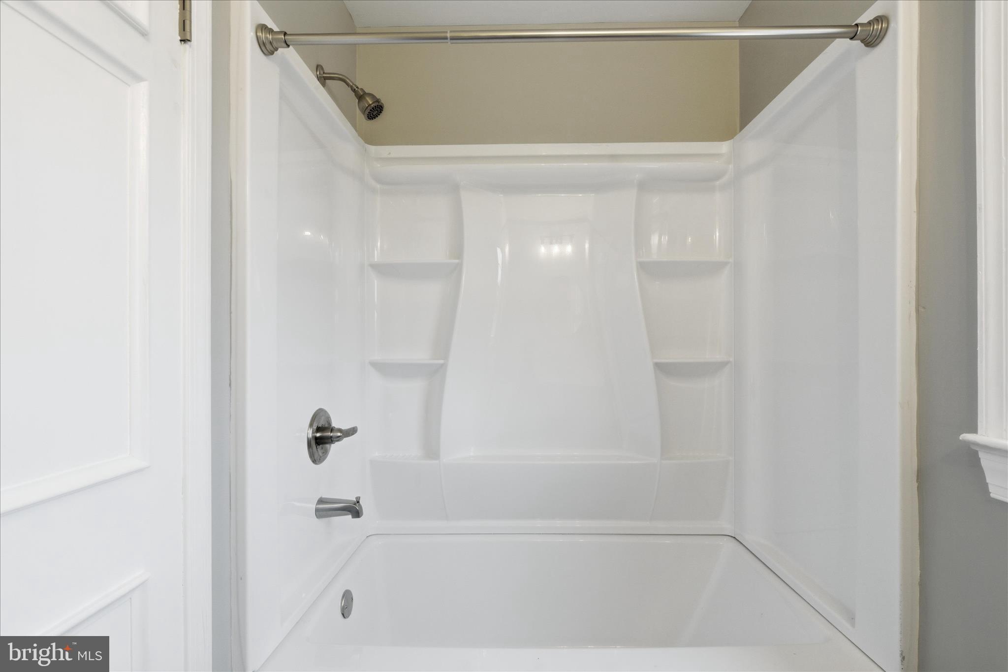 130 Cox Road Huntingtown, MD 20639 - Photo 25 of 41 a bathroom with a bathtub