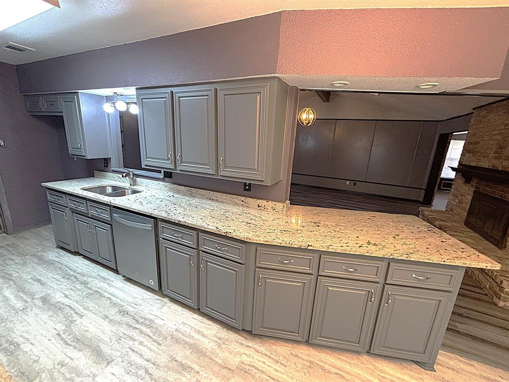 3042 Kiest Ridge Drive Dallas, TX 75233 - Photo 5 of 27 a bathroom with a sink and mirror