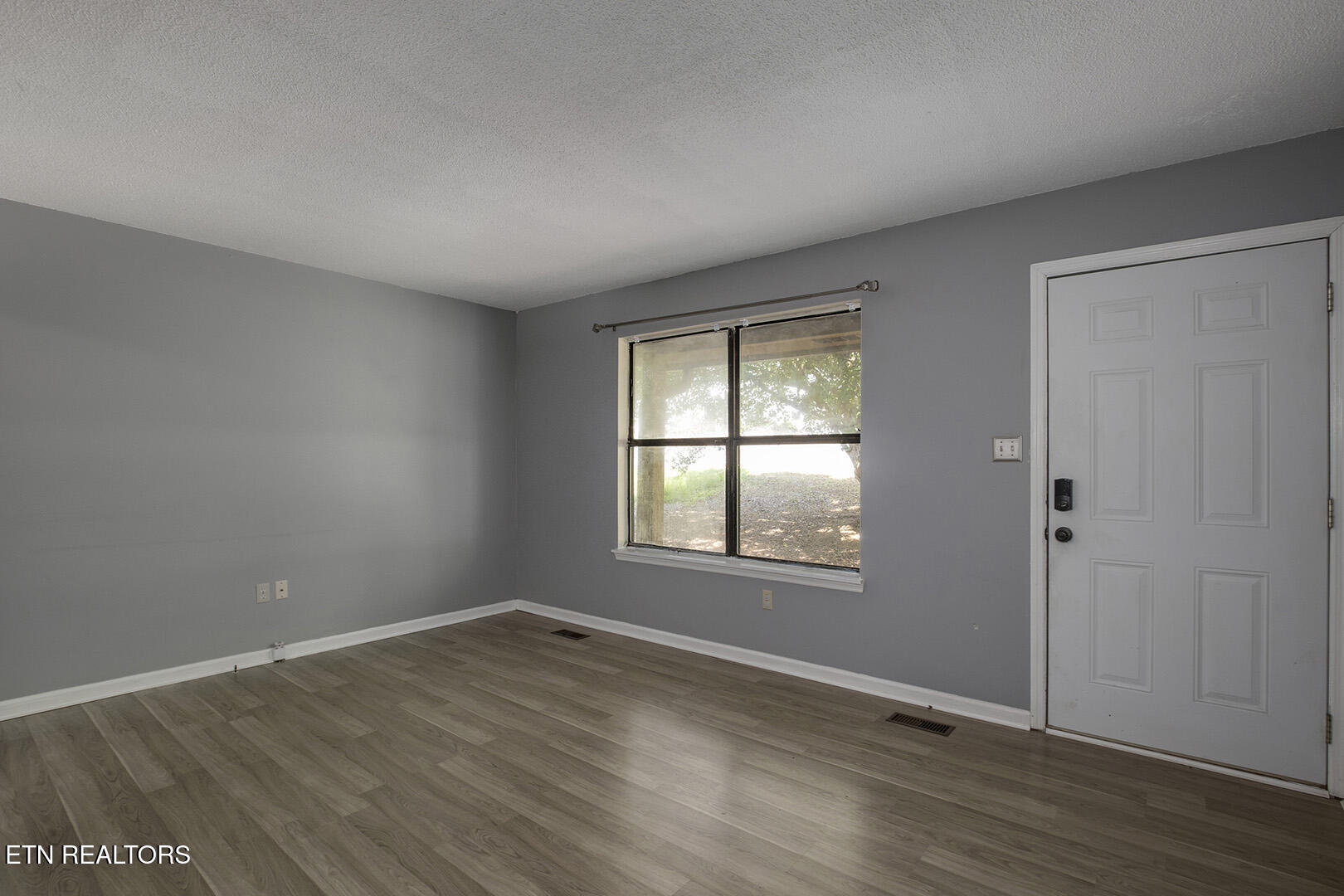 3701 Stephens Road Northeast Cleveland, TN 37312 - Photo 16 of 43 25_StephensRoadNE_3701_R_Living02