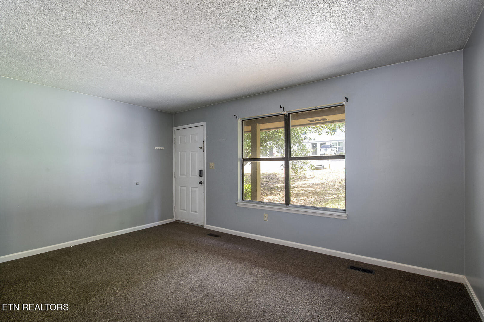 3701 Stephens Road Northeast Cleveland, TN 37312 - Photo 23 of 43 06_StephensRoadNE_3701_L_Living03
