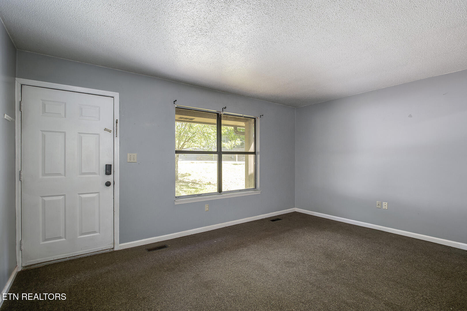 3701 Stephens Road Northeast Cleveland, TN 37312 - Photo 24 of 43 05_StephensRoadNE_3701_L_Living02