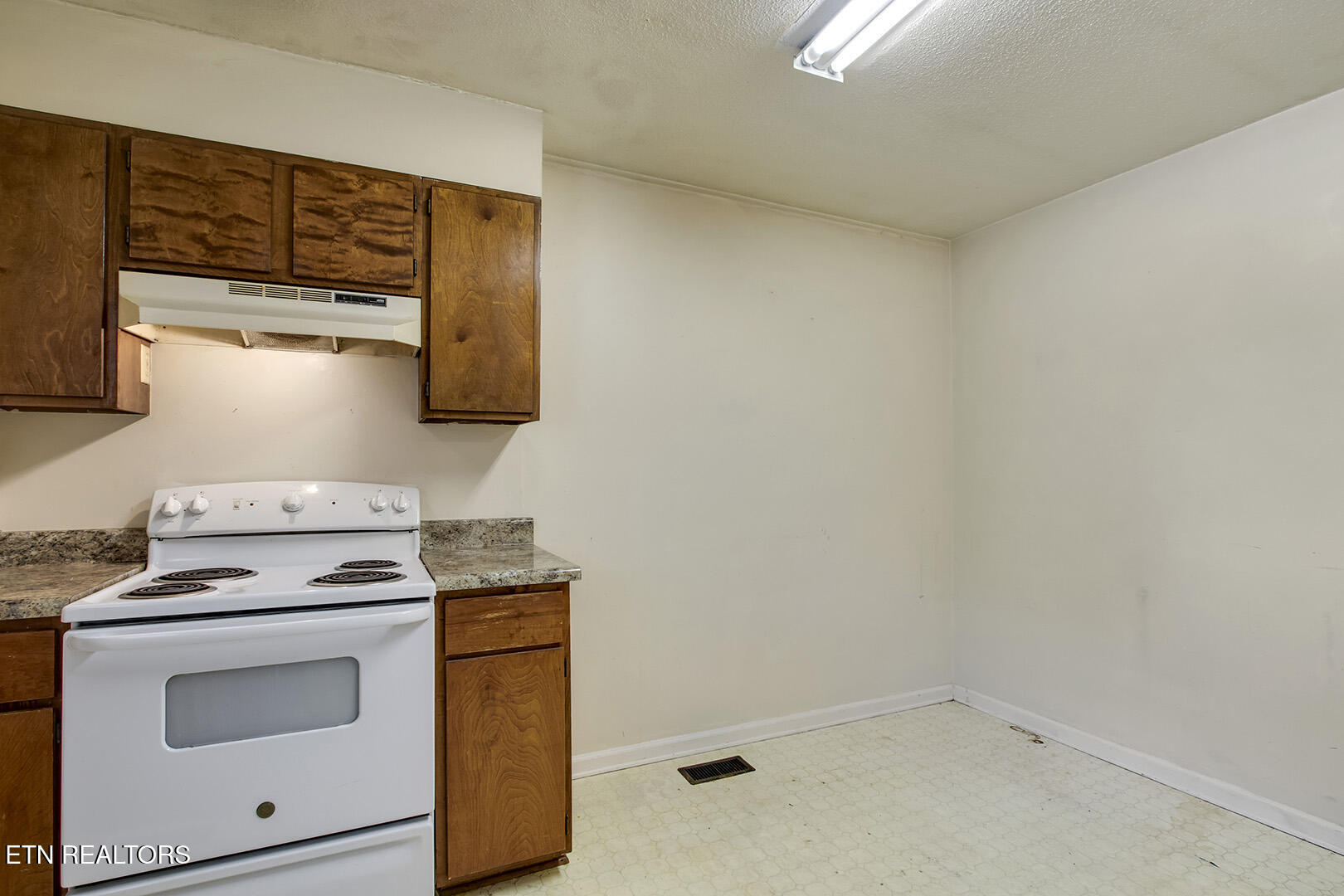 3701 Stephens Road Northeast Cleveland, TN 37312 - Photo 34 of 43 11_StephensRoadNE_3701_L_Eat-InKitchen03