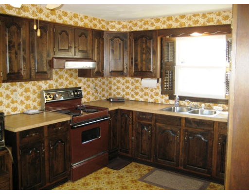33 Spring Street Chicopee, MA 01013 - Photo 3 of 19 Gallery Image 3