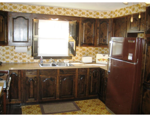 33 Spring Street Chicopee, MA 01013 - Photo 4 of 19 Gallery Image 4