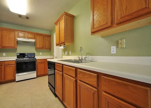 $3,000 | 6150 Jumano Lane, Austin, TX 78749