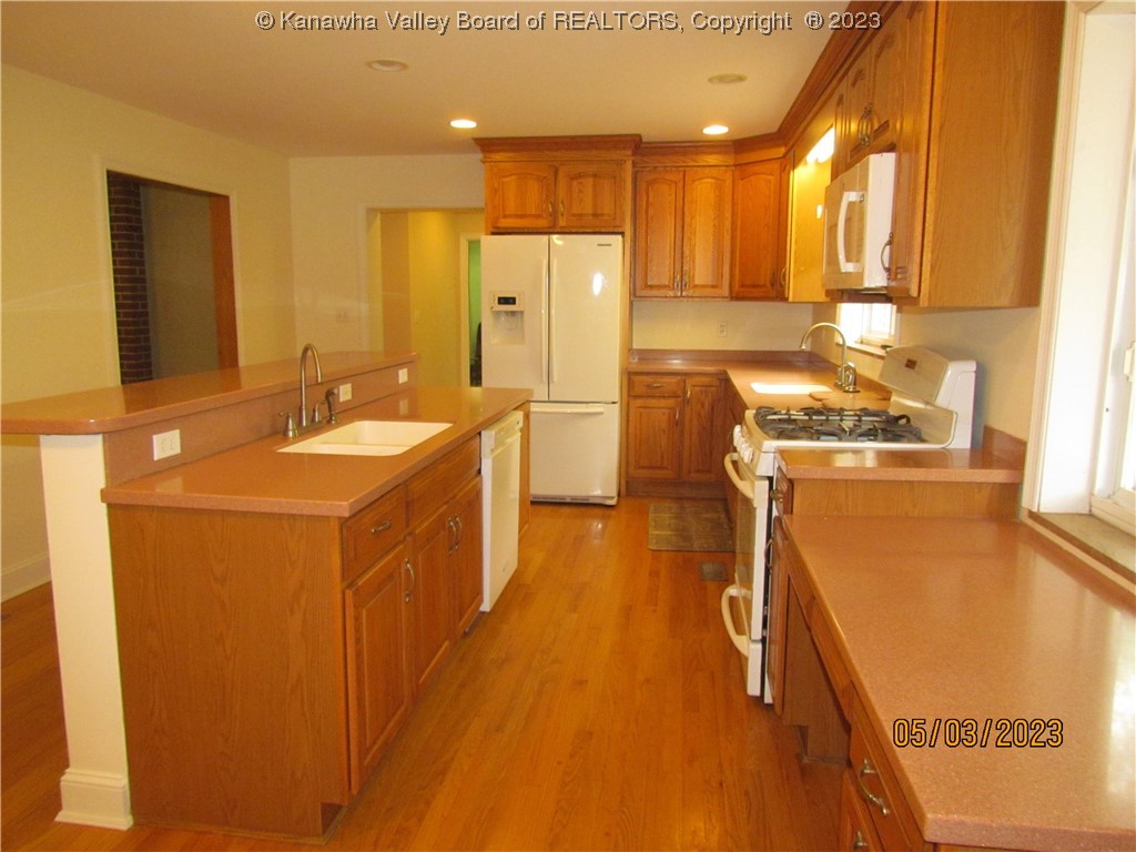 1306 Winterfell Road Charleston, WV 25314 - Photo 12 of 26 Kitchen w 2 sinks a "preparation and Cleaning sinks