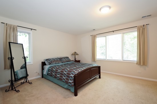 1132 Dell Road Northbrook, IL 60062 - Photo 12 of 20 a bedroom with a bed and a window