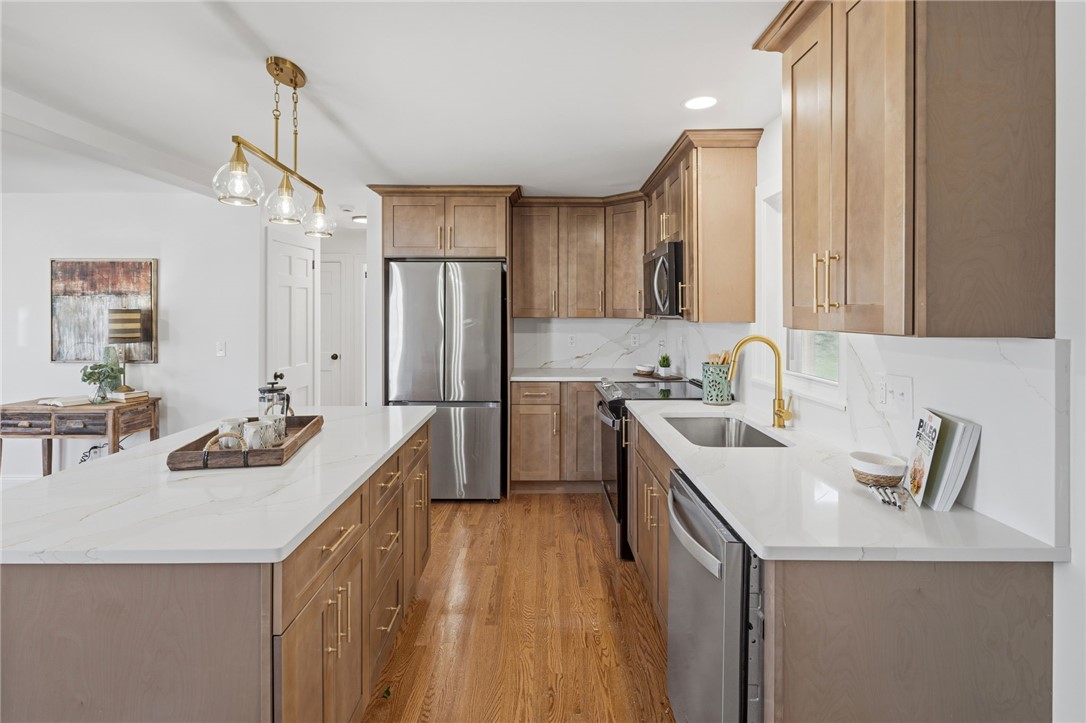 458 River Road Lincoln, RI 02865 - Photo 6 of 37