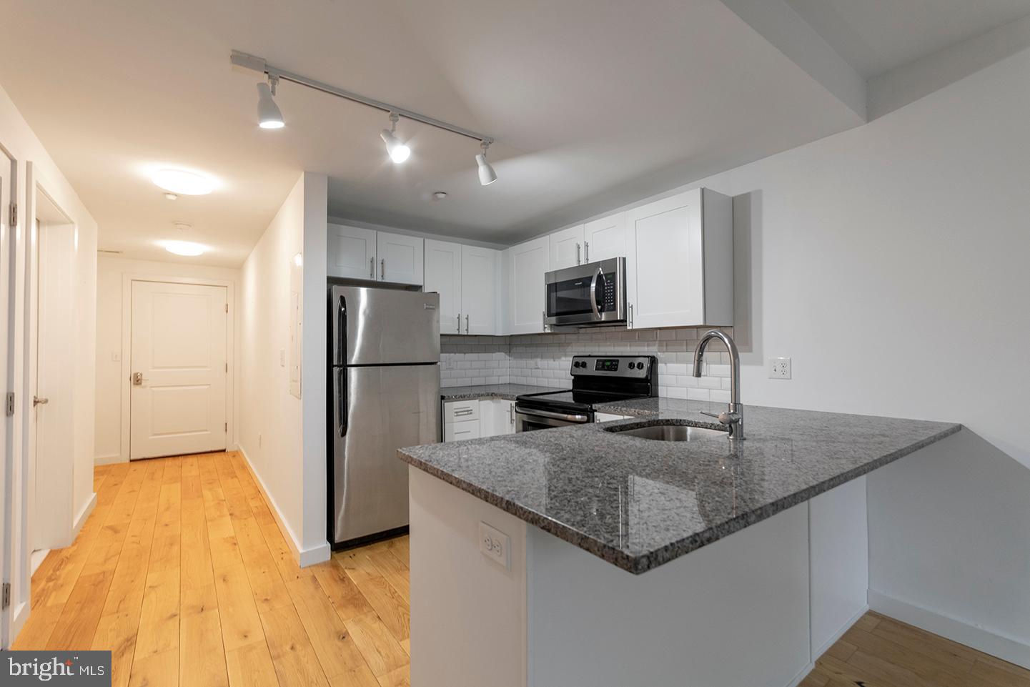 224 Church Street, Unit 207B Philadelphia, PA 19106 - Photo 1 of 15