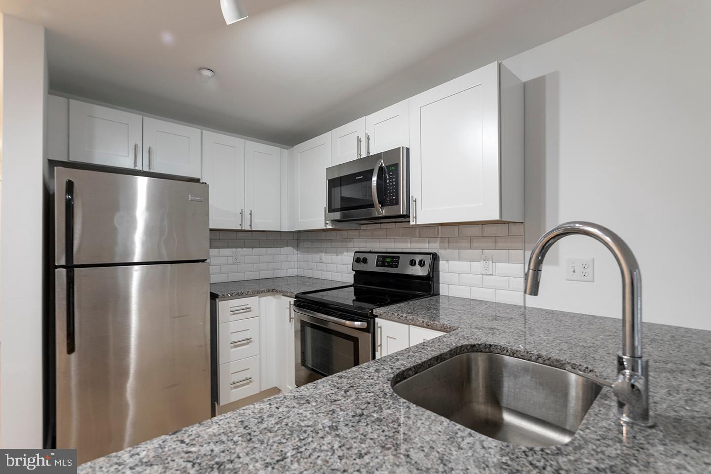 224 Church Street, Unit 207B Philadelphia, PA 19106 - Photo 2 of 15