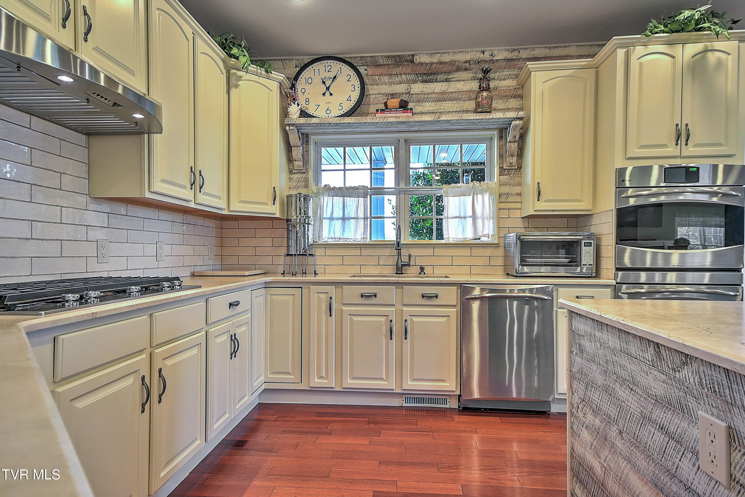 146 Hopson Road Johnson City, TN 37601 - Photo 14 of 82 146 Hopson Rd SE-18