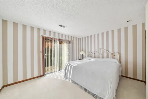 $325,000 | 11044 West 97th Circle, Overland Park, KS 66214