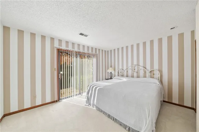 $325,000 | 11044 West 97th Circle, Overland Park, KS 66214