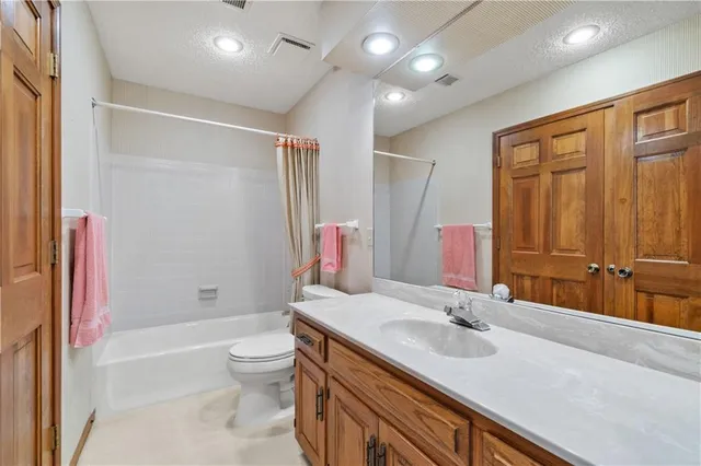 $325,000 | 11044 West 97th Circle, Overland Park, KS 66214