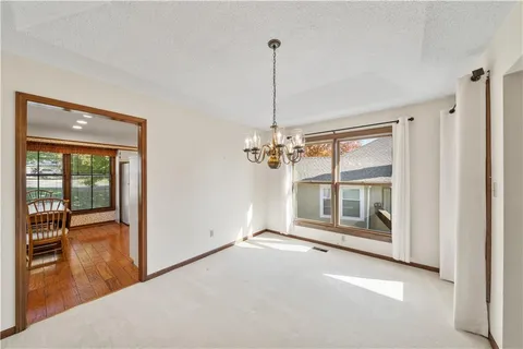 $325,000 | 11044 West 97th Circle, Overland Park, KS 66214