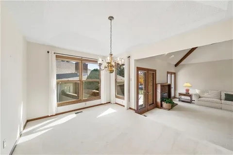 $325,000 | 11044 West 97th Circle, Overland Park, KS 66214