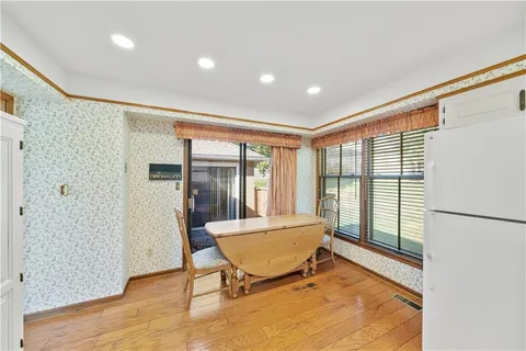 $325,000 | 11044 West 97th Circle, Overland Park, KS 66214