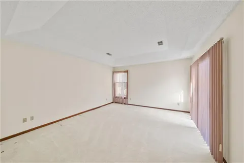 $325,000 | 11044 West 97th Circle, Overland Park, KS 66214