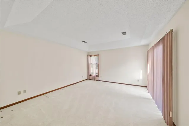 $325,000 | 11044 West 97th Circle, Overland Park, KS 66214