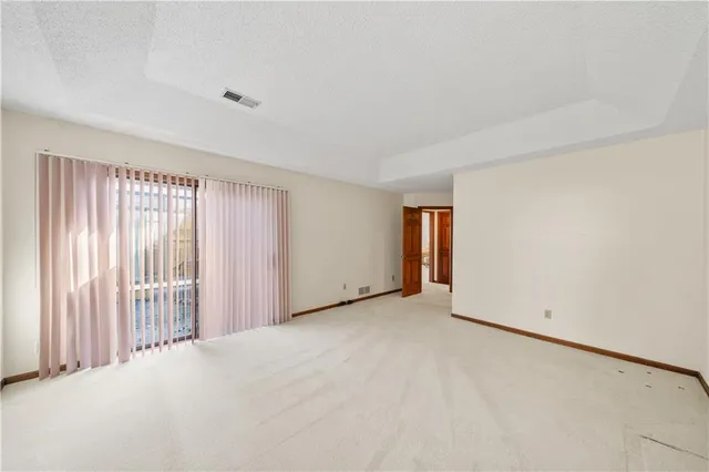 $325,000 | 11044 West 97th Circle, Overland Park, KS 66214